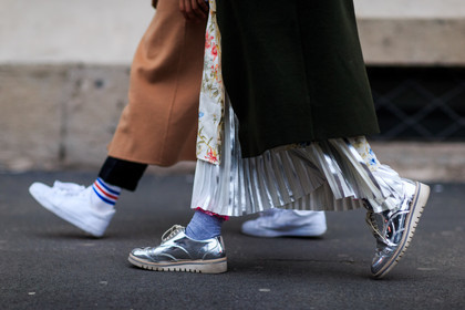 atmosphere details, AUTUMN WINTER 2016-2017, AW 16-17, detail, FALL WINTER 2016-2017, fashion week, frenchystyle, FW, FW 16-17, green coat, horizontal, jonathan paciullo, kaki coat, leather shoes, LFW, LONDON, MENSWEAR, metallic sneakers, pleated skirt, silver shoes, silver skirt, street style