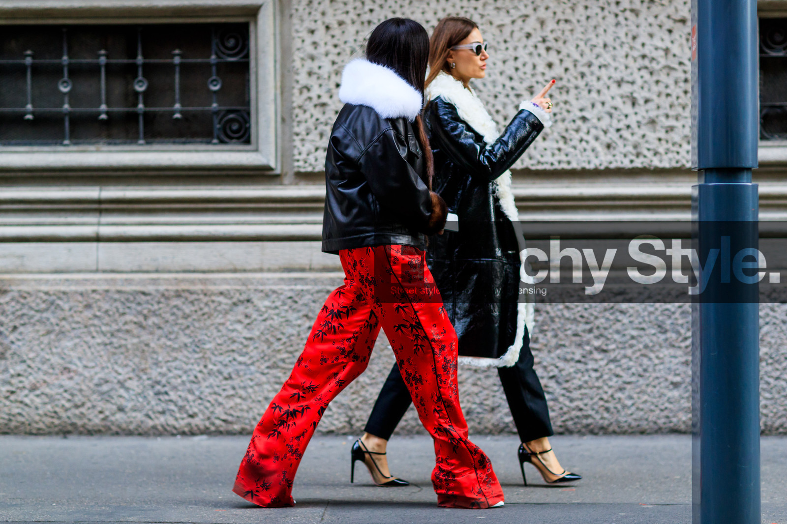 atmosphere details, AUTUMN WINTER 2017-2018, AW 17-18, black jacket, black pants, black shoes, FALL WINTER 2017-2018, fashion week, frenchystyle, full length, fur collar, FW, FW 17-18, gilda ambrosio, giorgia tordini, high heels, high waist, horizontal, japanese print, jonathan paciullo, leather jacket, leather shoes, MFW, MILAN, printed pants, purple t shirt, red pants, street style, sunglasses, trousers, white fur, white t shirt