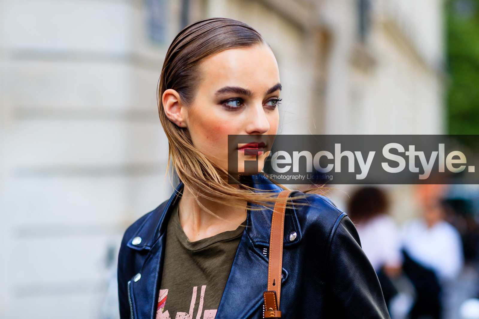 atmosphere details, black jacket, black perfecto, detail, fashion week, frenchystyle, FW, green top, horizontal, jonathan paciullo, leather jacket, leather perfecto, maartje verhoef, model, PARIS, PFW, portrait, printed t shirt, pulled back hair, SPRING SUMMER 2017, SS 17, street style, wet hair