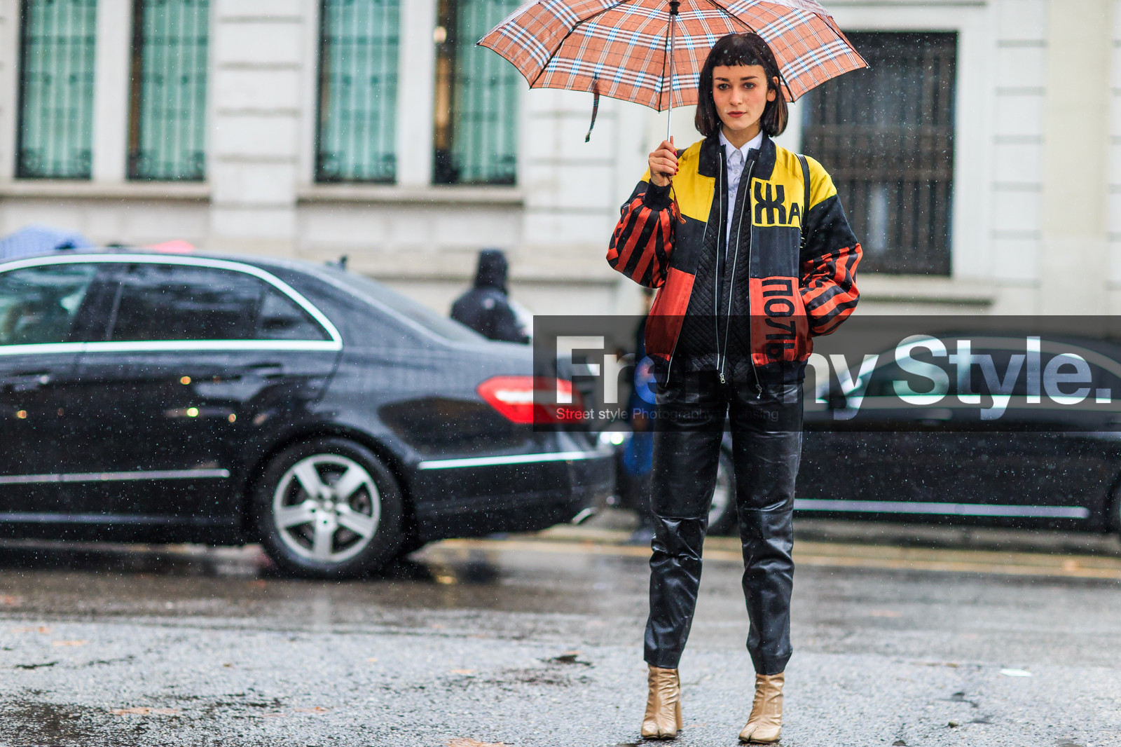 atmosphere details, AUTUMN WINTER 2016-2017, AW 16-17, black jacket, black pants, bomber jacket, FALL WINTER 2016-2017, fashion week, frenchystyle, full length, FW, FW 16-17, glitter, golden boots, golden heel, gosha rubchinskiy, graphic jacket, horizontal, jonathan paciullo, leather boots, leather pants, LFW, LONDON, maison martin margiela, MENSWEAR, patchwork, printed jacket, red jacket, shiny boots, street style, tabi shoes, trousers, umbrella, white shirt, yellow jacket