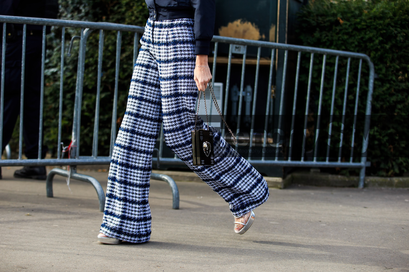 atmosphere details, AUTUMN WINTER 2016-2017, AW 16-17, black clutch, blue pants, chanel, checked pants, detail, FALL WINTER 2016-2017, fashion week, frenchystyle, FW, FW 16-17, graphic pants, horizontal, jonathan paciullo, leather shoes, PARIS, PFW, plaid, printed clutch, silver shoes, street style, tartan, trousers, tweed pants