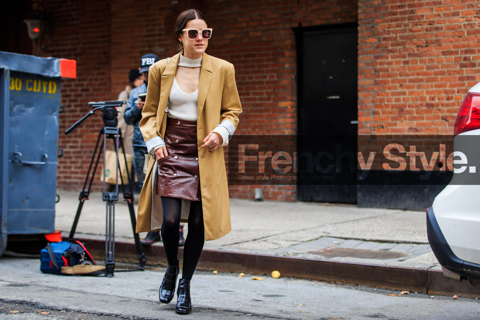 atmosphere details, AUTUMN WINTER 2016-2017, AW 16-17, beige coat, beige knit, black shoes, brown skirt, fashion week, frenchystyle, full length, FW, FW 16-17, horizontal, jonathan paciullo, leather shoes, leather skirt, NEW YORK, NYFW, street style, sunglasses, tights, woman