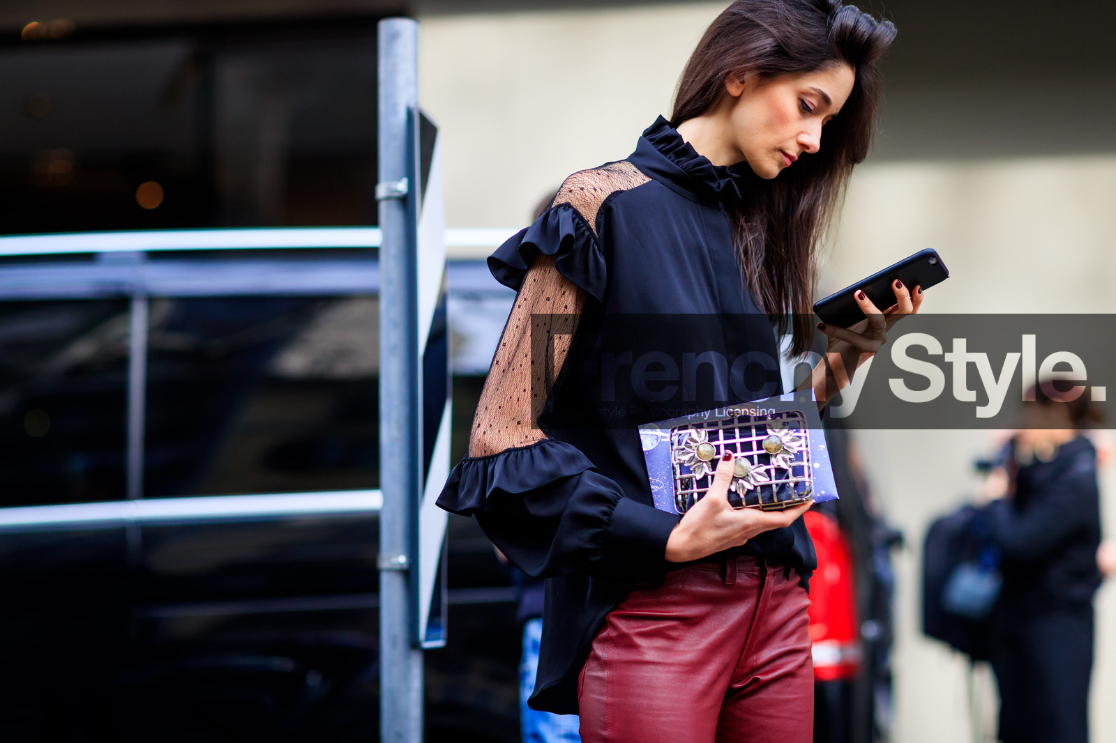 atmosphere details, AUTUMN WINTER 2017-2018, AW 17-18, black shirt, detail, FALL WINTER 2017-2018, fashion week, frenchystyle, FW, FW 17-18, graphic bag, horizontal, iphone, jonathan paciullo, leather bag, leather pants, MFW, MILAN, red pants, silk blouse, street style, trousers