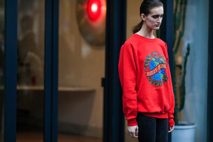 atmosphere details, AUTUMN WINTER 2016-2017, AW 16-17, detail, embroidered sweater, FALL WINTER 2016-2017, fashion week, frenchystyle, FW, FW 16-17, horizontal, jonathan paciullo, LFW, LONDON, MENSWEAR, model, printed sweater, red sweater, street style