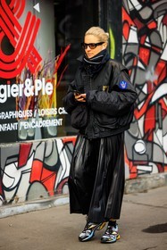black skirt, long skirt, black sunglasses, bomber jacket, black bomber jacket, plaid skirt, multicolor sneakers, street style, jonathan paciullo, FW, frenchystyle, fashion week, AUTUMN WINTER 2022-2023, FALL WINTER 2022_2023, FW 22-23, PFW, PARIS, full length, vertical