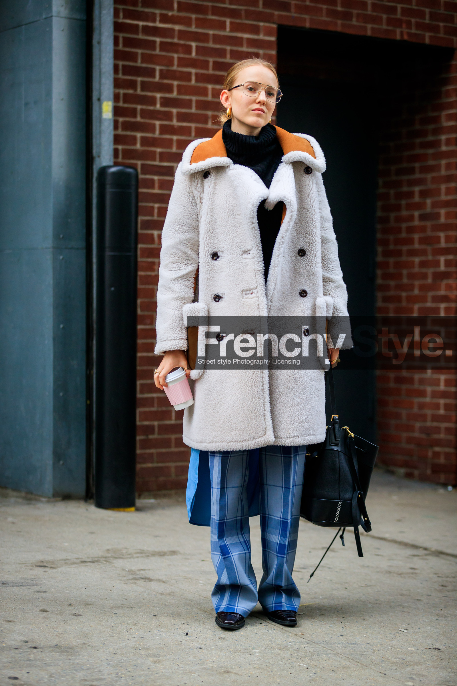 black bag, black turtleneck, blue pants, graphic pants, leather bag, leather shoes, printed pants, shearling, trousers, white coat, white fur, street style, jonathan paciullo, FW, frenchystyle, fashion week, NYFW, NEW YORK, AUTUMN WINTER 2018-2019, AW 18-19, FALL WINTER 2018-2019, FW 18-19, vertical, full length, alexandra carl