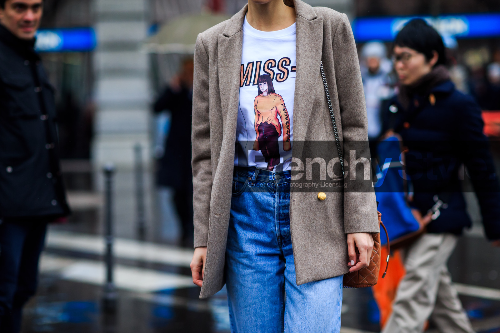 atmosphere details, AUTUMN WINTER 2016-2017, AW 16-17, beige jacket, blazer, blue denim, denim pants, detail, FALL WINTER 2016-2017, fashion week, frenchystyle, FW, FW 16-17, horizontal, jeans, jonathan paciullo, LFW, linda tol, LONDON, MENSWEAR, printed t shirt, street style, trousers, white t shirt