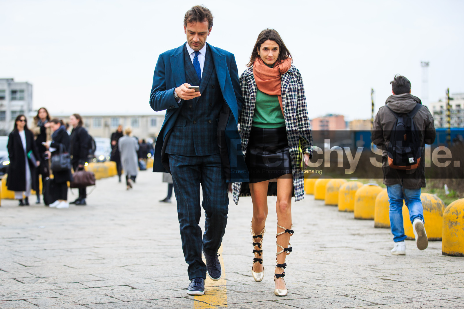 atmosphere details, AUTUMN WINTER 2016-2017, AW 16-17, black skirt, blue coat, blue jacket, blue pants, blue sneakers, blue suit, blue tie, bow, check jacket, checked coat, checked pants, checked suit, detail, FALL WINTER 2016-2017, fashion week, frenchystyle, FW, FW 16-17, geometric, golden sandals, graphic coat, graphic jacket, graphic pants, green top, high boots, high heels, horizontal, houndstooth pattern, jonathan paciullo, leather shoes, leather skirt, leather sneakers, LFW, LONDON, MENSWEAR, mini skirt, navy jacket, pink scarf, plaid, printed coat, printed jacket, printed pants, printed suit, street style, striped jacket, striped pants, stripes, trousers, white shirt