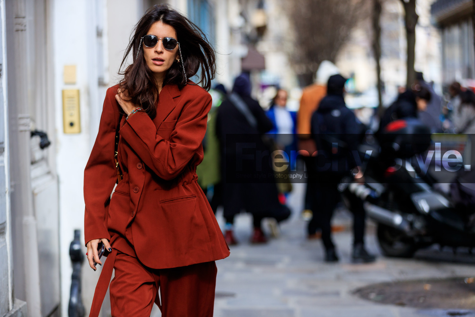 red jacket, red pants, red suit, sunglasses, trousers, street style, jonathan paciullo, FW, frenchystyle, fashion week, PFW, PARIS, AUTUMN WINTER 2018-2019, FALL WINTER 2018-2019, FW 18-19, horizontal, atmosphere details, chiara totire