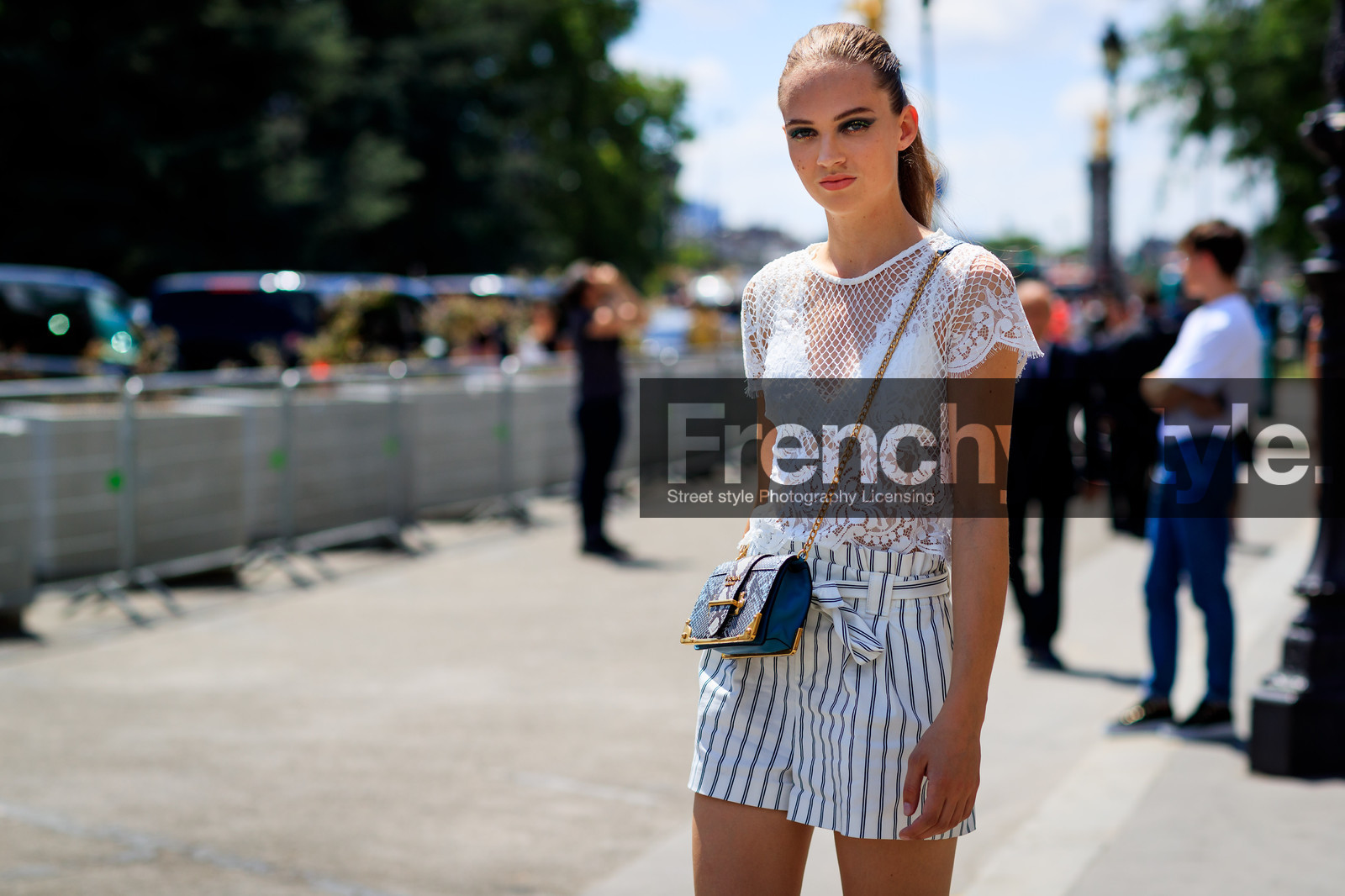 eyeshadow, fishnet, graphic bag, lace, leather bag, prada, printed bag, see through, snake print, striped shorts, white shorts, white top, fashion week, frenchystyle, FW, jonathan paciullo, street style, PFW, PARIS, horizontal, atmosphere details, detail, model, AUTUMN WINTER 2018-2019, FALL WINTER 2018-2019, FW 18-19