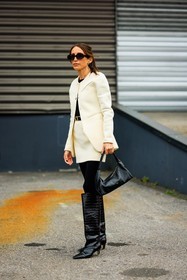 croco boots, black sunglasses, black tights, mini skirt, white skirt, black belt, white jacket, black handbag, leather bag, coperni, chloe loulou de saison, street style, jonathan paciullo, FW, frenchystyle, fashion week, AUTUMN WINTER 2022-2023, FALL WINTER 2022_2023, FW 22-23, PFW, PARIS, full length, vertical