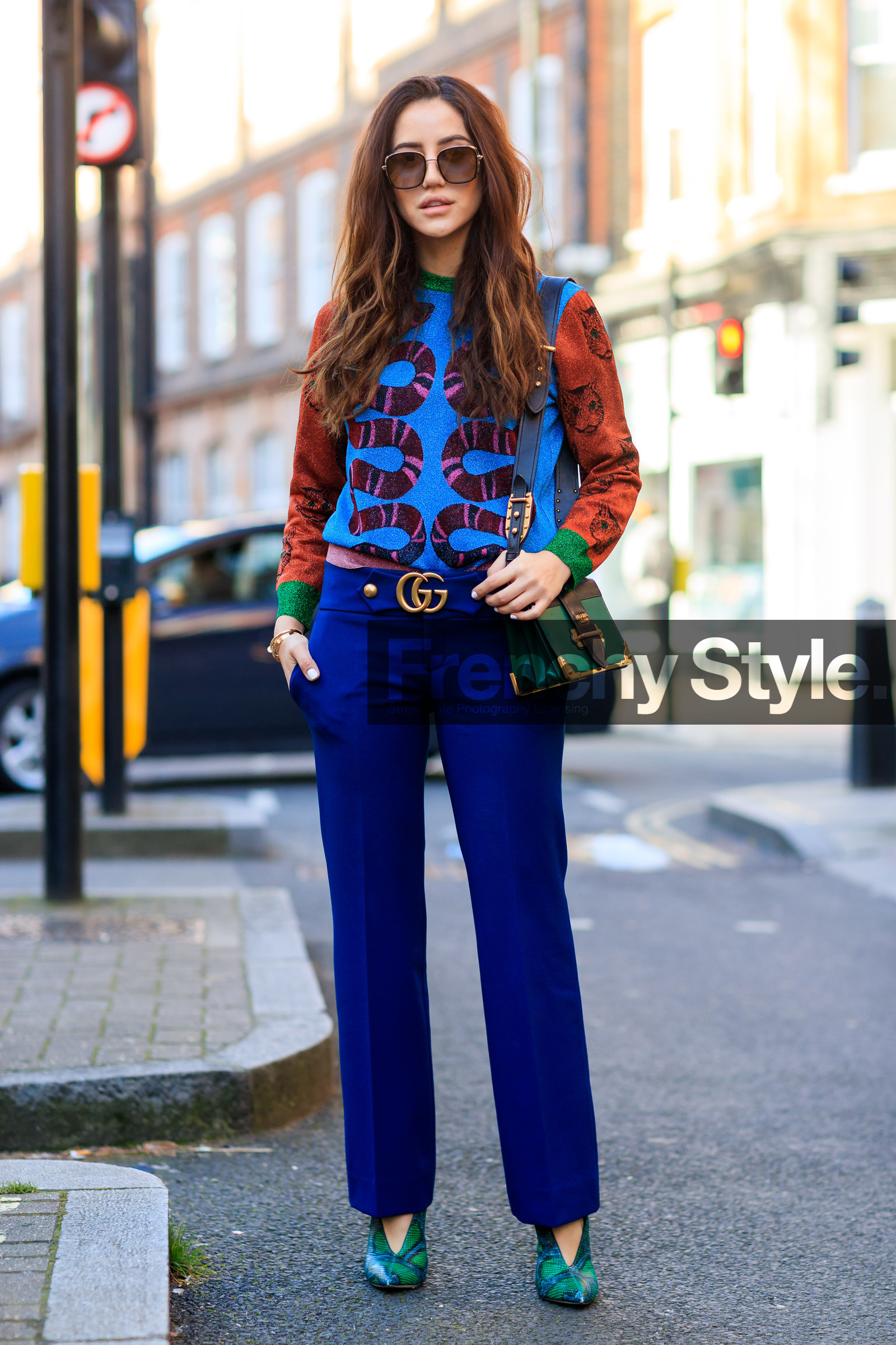animal print, blue pants, blue sweater, green bag, green shoes, gucci, high heels, leather bag, leather shoes, multicolor sweater, prada, printed sweater, snake print, sunglasses, trousers, fashion week, frenchystyle, FW, jonathan paciullo, street style, LFW, LONDON, AUTUMN WINTER 2018-2019, AW 18-19, FALL WINTER 2018-2019, FW 18-19, vertical, full length, tamara kalinic