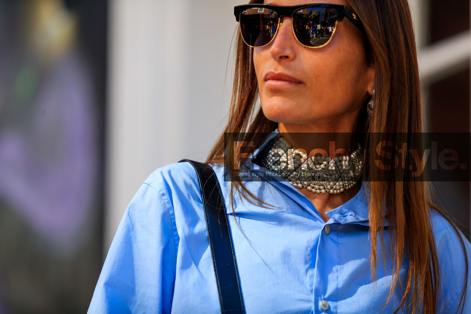 chloe loulou de saison, black sunglasses, golden frame sunglasses, butterfly sunglasses, pearls earring, choker necklace, chanel necklace, pearl necklace, light blue shirt, fashion week, frenchystyle, FW, jonathan paciullo, street style, atmosphere details, horizontal, detail