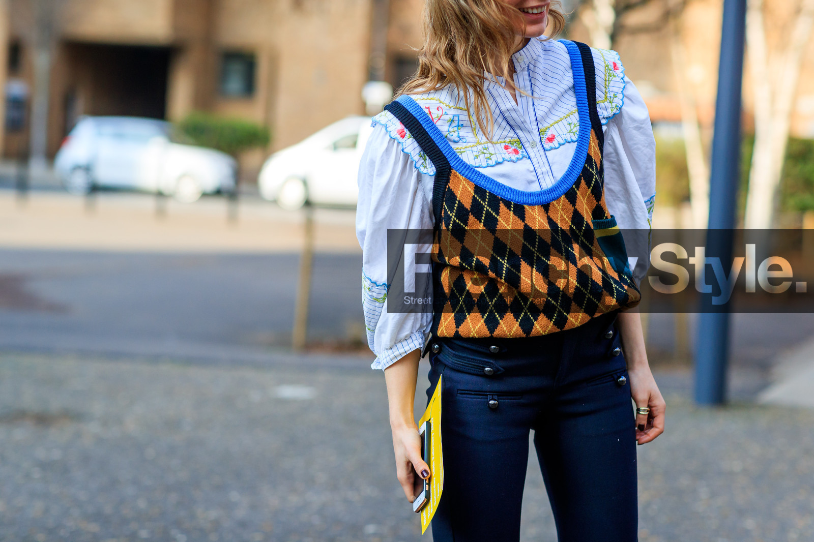 atmosphere details, AUTUMN WINTER 2017-2018, AW 17-18, black pants, blue denim, blue shirt, denim pants, detail, FALL WINTER 2017-2018, fashion week, frenchystyle, FW, FW 17-18, horizontal, irina lakicevic, jeans, jonathan paciullo, LFW, LONDON, printed sweater, street style, tartan, trousers, yellow knit, yellow sweater