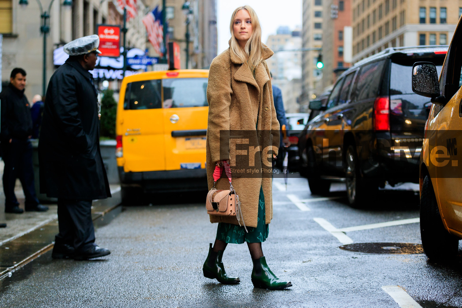 beige coat, green boots, leather bag, leather shoes, pink bag, shearling, street style, jonathan paciullo, FW, frenchystyle, fashion week, NYFW, NEW YORK, AUTUMN WINTER 2018-2019, AW 18-19, FALL WINTER 2018-2019, FW 18-19, atmosphere details, horizontal, full length, Charlotte Groeneveld
