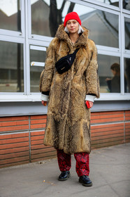 black bag, black shoes, fanny pack, Fur coat, leather bag, leather shoes, natural fur, red beanie, red pants, snake print, trousers, fashion week, frenchystyle, FW, jonathan paciullo, street style, PFW, PARIS, AUTUMN WINTER 2018-2019, FALL WINTER 2018-2019, FW 18-19, vertical, full length, model