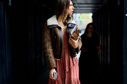 animal print, brown jacket, graphic bag, leather bag, leather jacket, leopard, pink dress, printed bag, shearling, fashion week, frenchystyle, FW, jonathan paciullo, street style, LFW, LONDON, SPRING SUMMER 2019, SS 19, atmosphere details, horizontal, detail