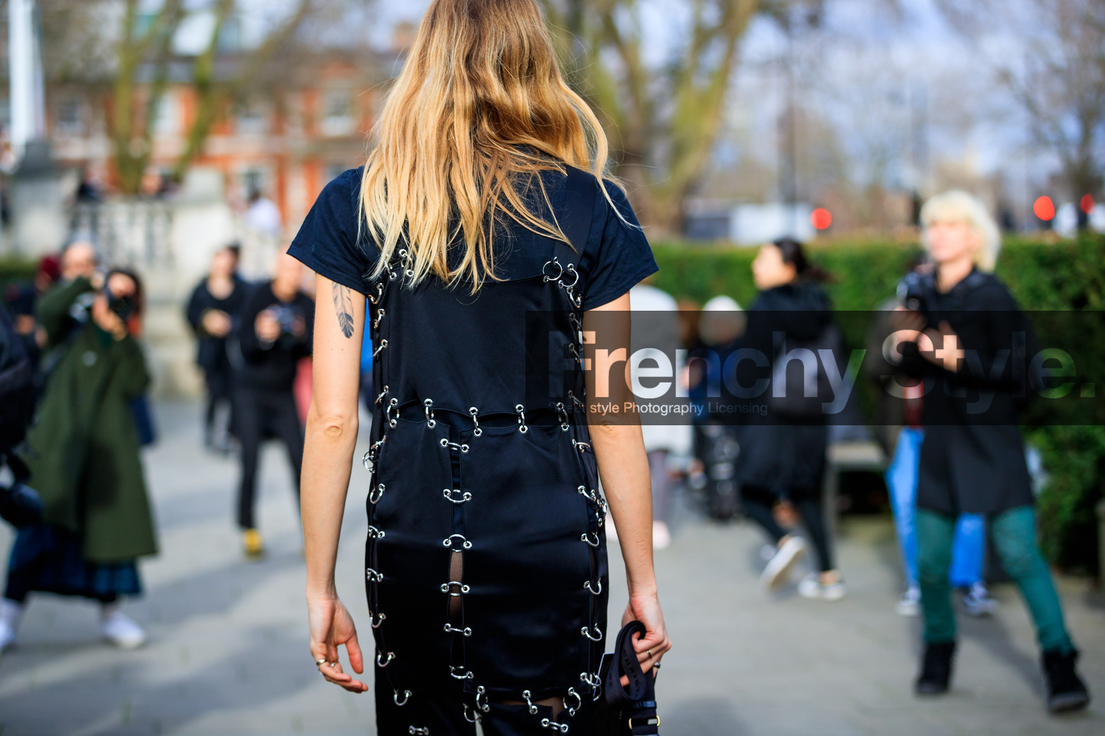 atmosphere details, AUTUMN WINTER 2017-2018, AW 17-18, back detail, black dress, black t shirt, chains, detail, FALL WINTER 2017-2018, fashion week, frenchystyle, FW, FW 17-18, graphic dress, horizontal, jonathan paciullo, LFW, LONDON, street style, veronika heilbrunner