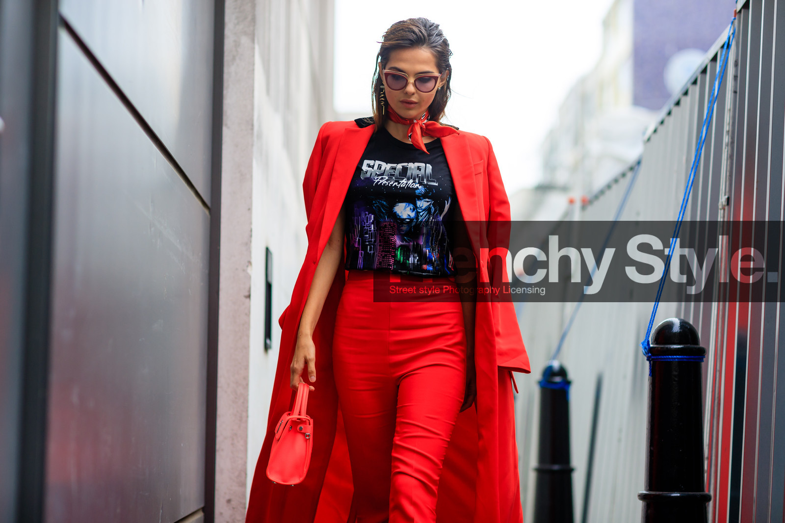 atmosphere details, black t shirt, detail, doina ciobanu, fashion week, frenchystyle, FW, horizontal, jonathan paciullo, leather bag, LFW, LONDON, over the shoulder, printed t shirt, red bag, red bandana, red coat, red pants, SPRING SUMMER 2017, SS 17, street style, sunglasses, trousers, woman