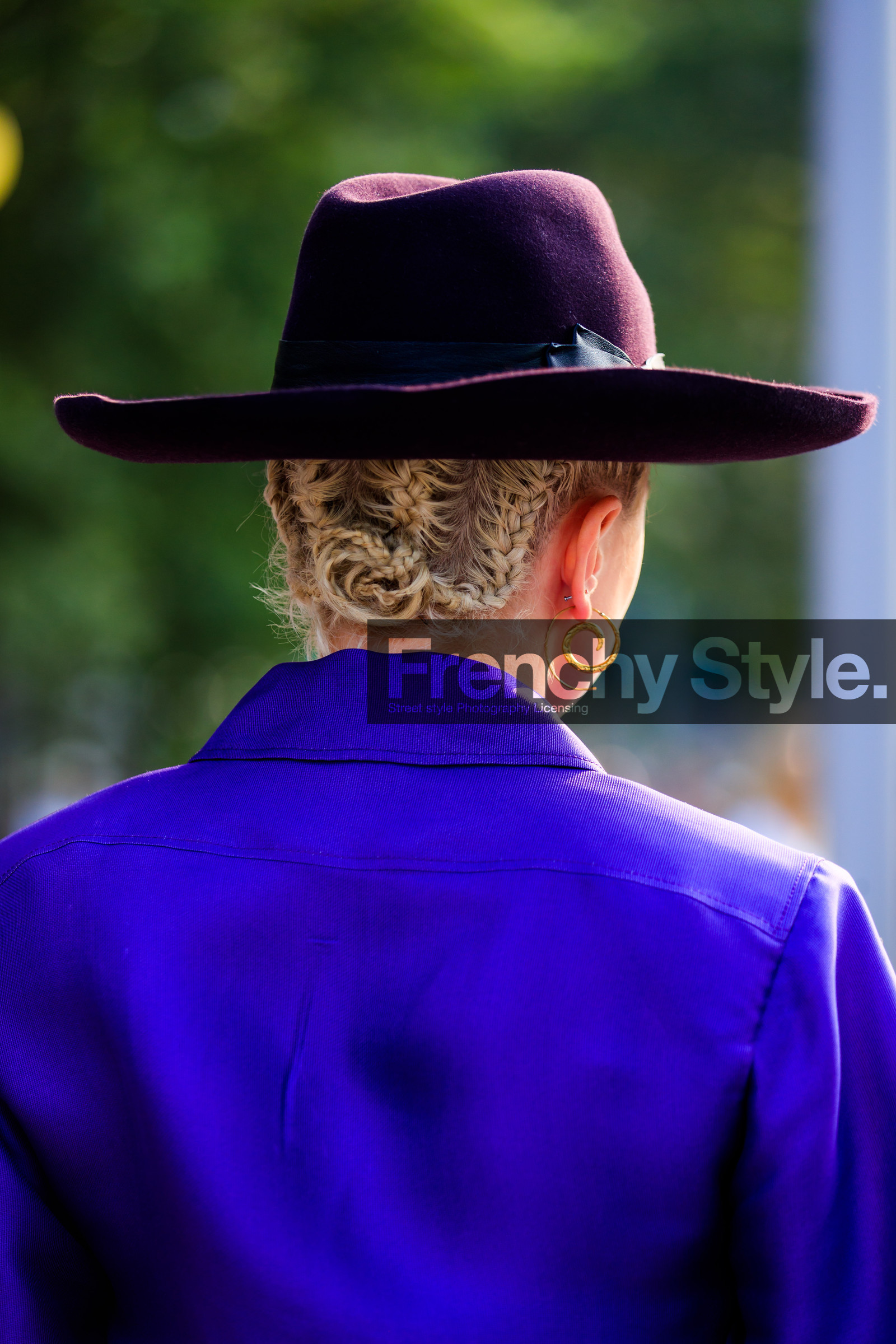 braids, caroline vreeland, earrings, purple dress, purple hat, fashion week, frenchystyle, FW, jonathan paciullo, street style, MFW, MILAN, SPRING SUMMER 2019, SS 19, vertical, atmosphere details, detail