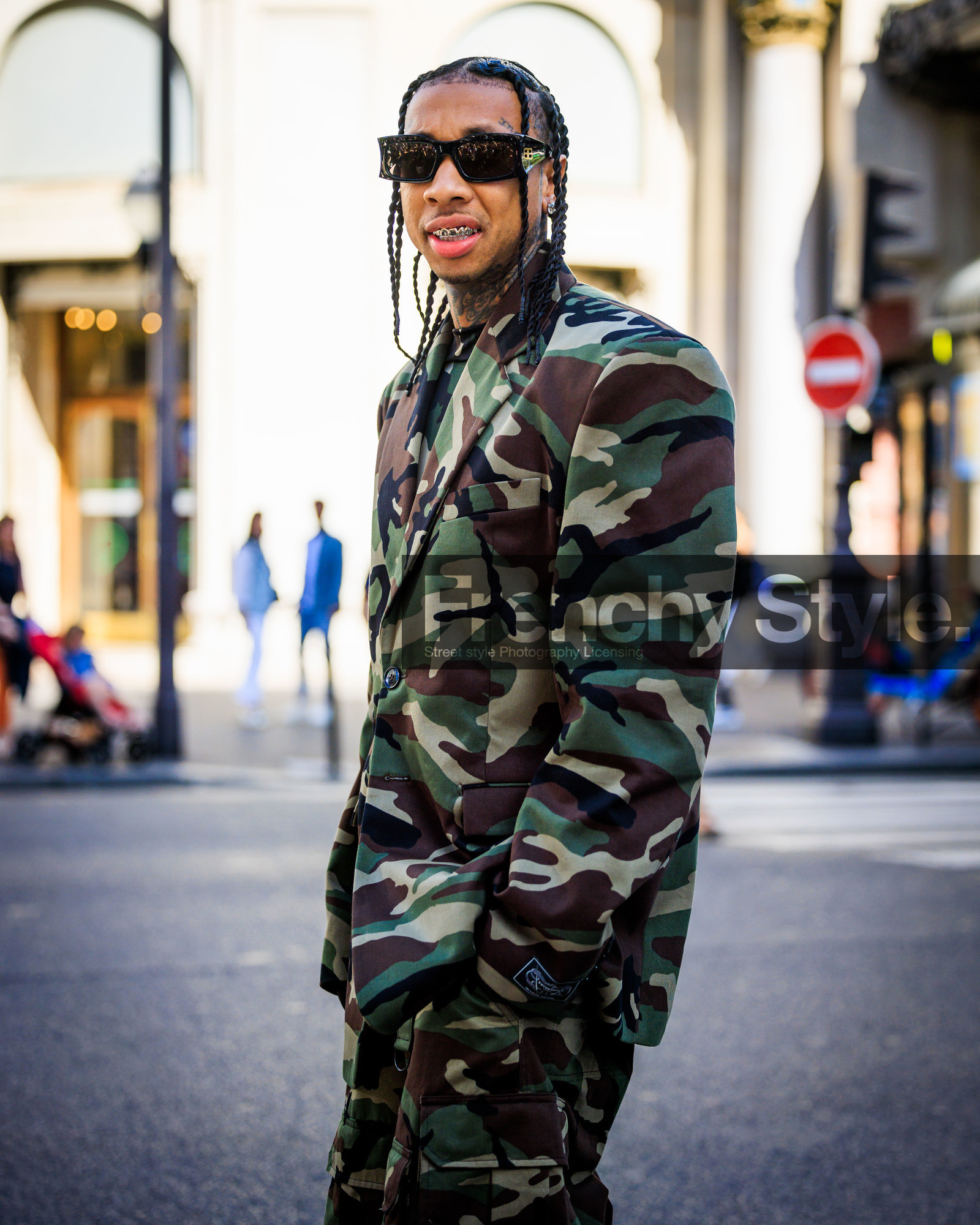 PARIS, PFW, fashion week, frenchystyle, FW, jonathan paciullo, street style, SPRING SUMMER 2024, SS 24, vertical, atmosphere details, detail