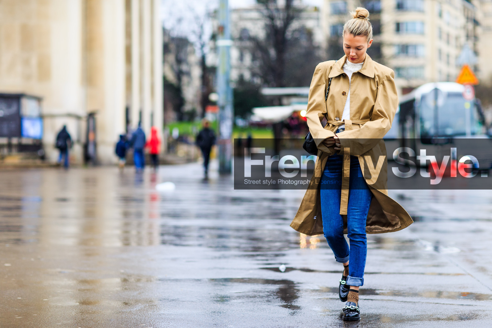 atmosphere details, AUTUMN WINTER 2016-2017, AW 16-17, beige coat, black loafers, blue denim, bun, denim pants, FALL WINTER 2016-2017, fashion week, frenchystyle, full length, FW, FW 16-17, horizontal, jeans, jonathan paciullo, leather shoes, PARIS, PFW, street style, trench coat, trousers