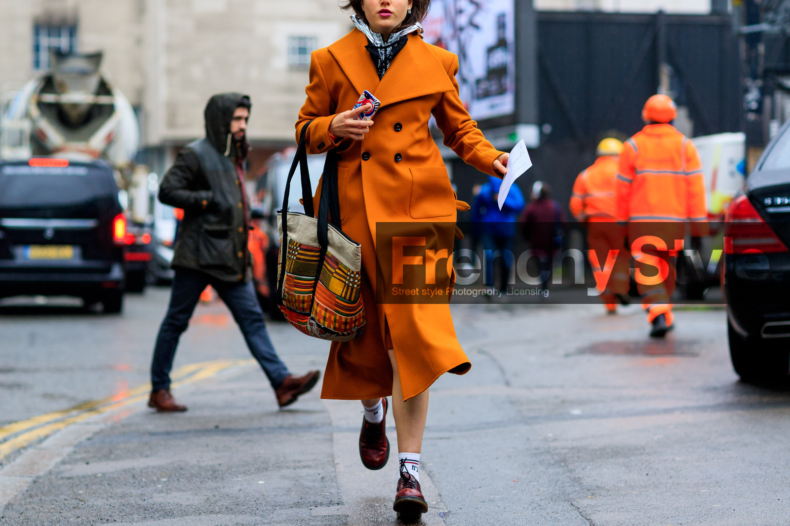 graphic bag, hood, leather bag, leather shoes, orange coat, patchwork, printed bag, red shoes, white socks, street style, jonathan paciullo, FW, frenchystyle, fashion week, LFW, LONDON, AUTUMN WINTER 2018-2019, AW 18-19, FALL WINTER 2018-2019, FW 18-19, horizontal, atmosphere details, detail, Tatiana Cotliar