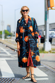 black coat, black shoes, fashion week, flowers, frenchystyle, full length, FW, jonathan paciullo, leather shoes, NEW YORK, NYFW, printed coat, SPRING SUMMER 2018, SS 18, street style, sunglasses, vertical