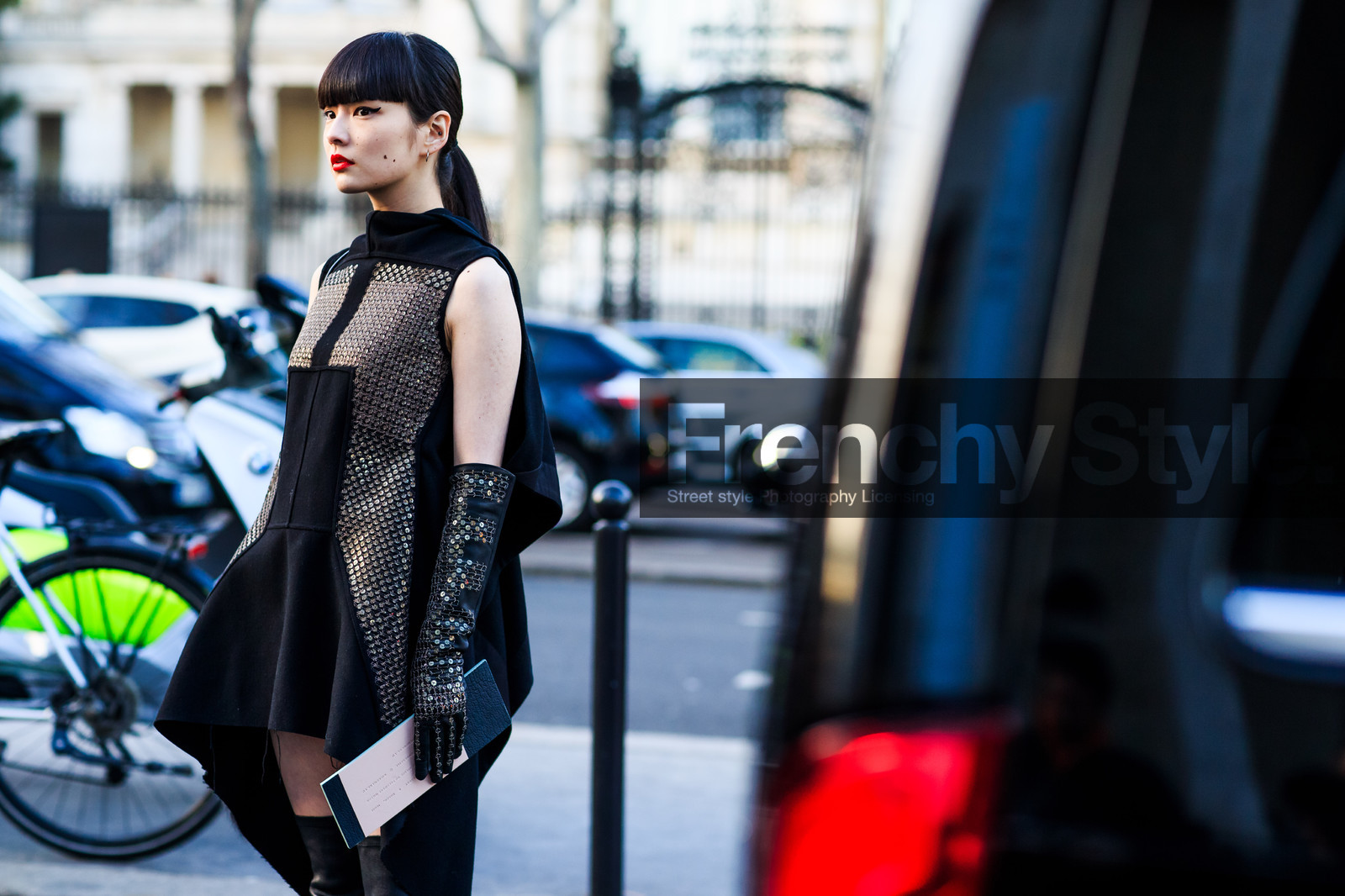 atmosphere details, AUTUMN WINTER 2016-2017, AW 16-17, black bag, black boots, black dress, black gloves, detail, embroidered dress, eyeliner, FALL WINTER 2016-2017, fashion week, frenchystyle, fur bag, FW, FW 16-17, graphic dress, high boots, high heels, horizontal, jonathan paciullo, kozue akimoto, leather boots, leather gloves, metallic dress, PARIS, PFW, ponytail, red lips, sequined dress, street style