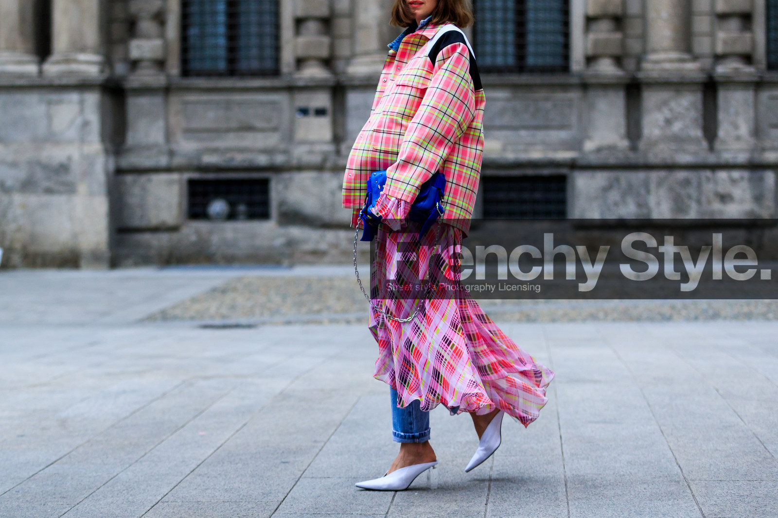blue bag, blue denim, checked, denim pants, graphic bag, graphic dress, graphic jacket, high heels, jeans, leather bag, leather shoes, mules, pink dress, pink jacket, plaid, printed bag, printed dress, printed jacket, tartan, trousers, white shoes, fashion week, frenchystyle, FW, jonathan paciullo, street style, MFW, MILAN, AUTUMN WINTER 2018-2019, FALL WINTER 2018-2019, FW 18-19, horizontal, atmosphere details, candela novembre