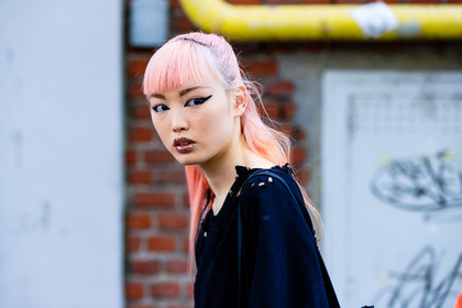 atmosphere details, black sweater, detail, dyed hair, eyeliner, fashion week, Fernanda Hin Lin Ly, frenchystyle, FW, horizontal, jonathan paciullo, lipstick, MFW, MILAN, model, pink hair, SPRING SUMMER 2017, SS 17, street style