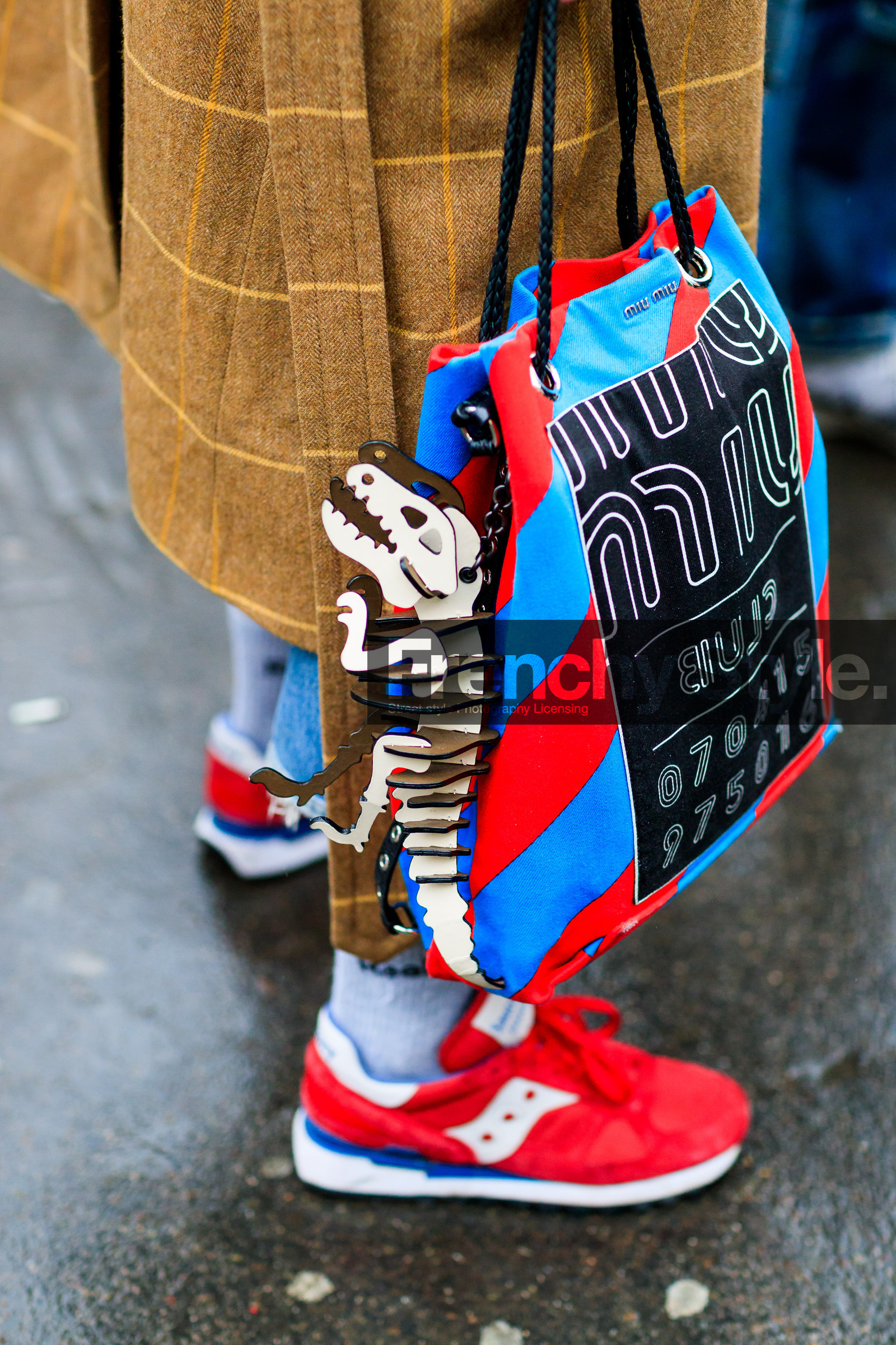 atmosphere details, AUTUMN WINTER 2017-2018, AW 17-18, blue bag, brown coat, checked coat, detail, FALL WINTER 2017-2018, fashion week, frenchystyle, FW, FW 17-18, graphic bag, graphic coat, jonathan paciullo, leather shoes, miu miu, PARIS, PFW, plaid, prada, printed coat, red bag, red sneakers, reebok, street style, striped bag, trousers, vertical