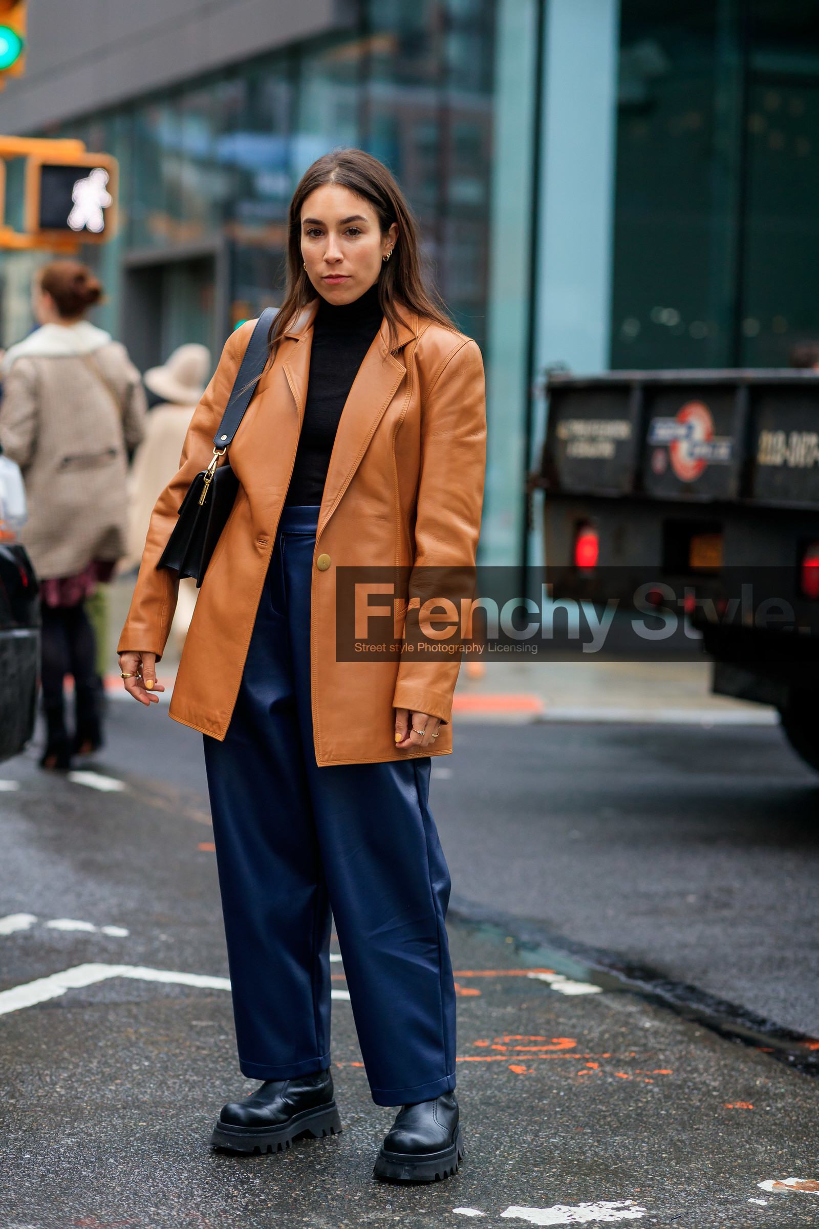 lauren caruso, camel leather jacket, navy blue leather pants, black pullover, turtleneck pullover, black leather boots, flat boots, big sole boots, fashion week, frenchystyle, FW, jonathan paciullo, street style, NYFW, NEW YORK, AUTUMN WINTER 2020-2021, FALL WINTER 2020-2021, FW 20-21, vertical, full length