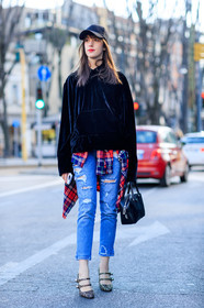 AUTUMN WINTER 2017-2018, AW 17-18, babies, black bag, black cap, black sweater, blue denim, checked shirt, denim pants, FALL WINTER 2017-2018, fashion week, frenchystyle, full length, FW, FW 17-18, graphic shirt, high heels, jeans, jonathan paciullo, leather bag, leather shoes, MFW, MILAN, plaid, prada, printed shirt, red shirt, shiny shoes, silver shoes, street style, tied up shirt, trousers, velvet, vertical