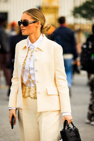 full cream look, suit, baggy pants, dior bag, black bag, black sunglasses, jewelry, doctors bag, cream jacket, buttoned jacket, golden necklace, golden armour, armour necklace, fashion week, frenchystyle, FW, jonathan paciullo, street style, AUTUMN WINTER 2022-2023, FALL WINTER 2022_2023, FW 22-23, PFW, PARIS, vertical, detail