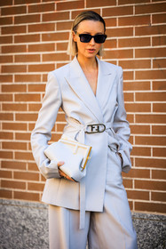 fendi blazer, ivory belted blazer, fendi pouch, white pouch, black sunglasses, ivory pants, short hair, nataly osmann, fashion week, frenchystyle, FW, jonathan paciullo, street style, MFW, MILAN, FALL WINTER 2022_2023, AUTUMN WINTER 2022-2023, FW 22-23, vertical, atmosphere details