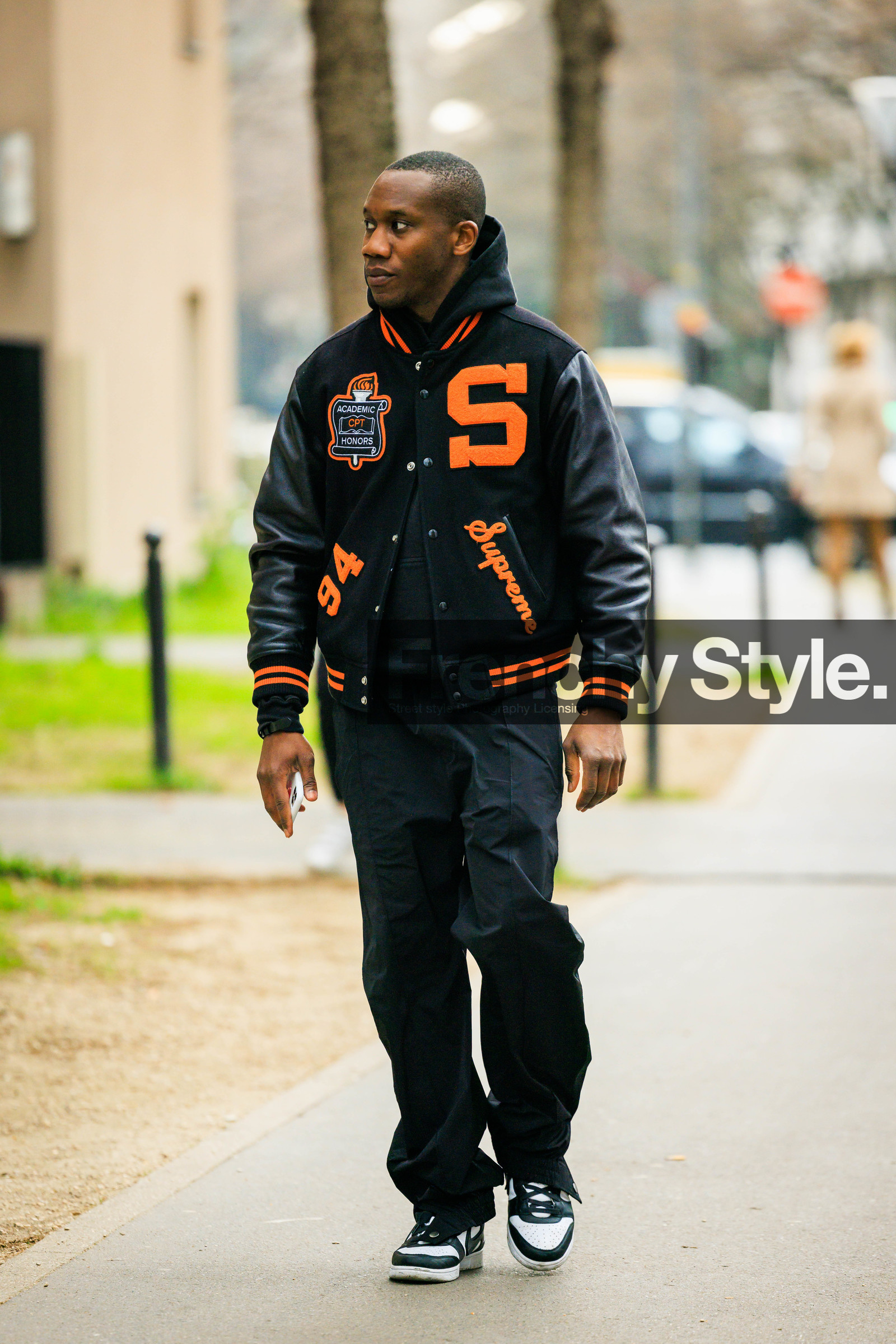 baseball jacket, black jacket, jacket with patches, black trousers, white sneakers, sporty look, stylist, street style, jonathan paciullo, FW, frenchystyle, fashion week, AUTUMN WINTER 2022-2023, FALL WINTER 2022_2023, FW 22-23, PFW, PARIS, full length, vertical
