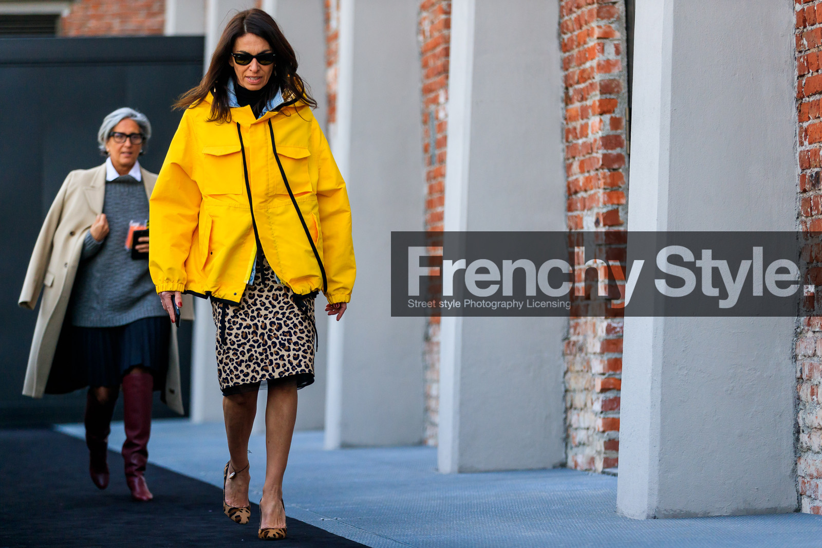 animal print, brown shoes, graphic skirt, high heels, leather shoes, leopard, printed skirt, rain coat, sunglasses, yellow jacket, fashion week, frenchystyle, FW, jonathan paciullo, street style, MFW, MILAN, AUTUMN WINTER 2018-2019, FALL WINTER 2018-2019, FW 18-19, horizontal, atmosphere details, full length, viviana volpicella