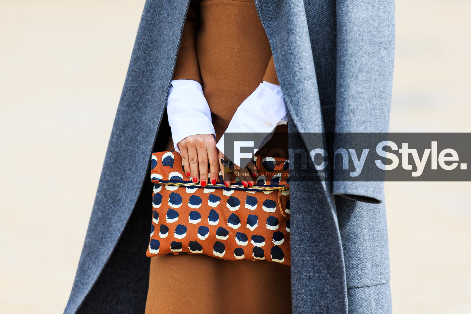 atmosphere details, AUTUMN WINTER 2016-2017, AW 16-17, brown dress, camel dress, detail, FALL WINTER 2016-2017, fashion week, frenchystyle, FW, FW 16-17, graphic bag, grey coat, horizontal, jonathan paciullo, nails, orange bag, over the shoulder, overcoat, PARIS, PFW, polka dot, printed bag, street style, white shirt