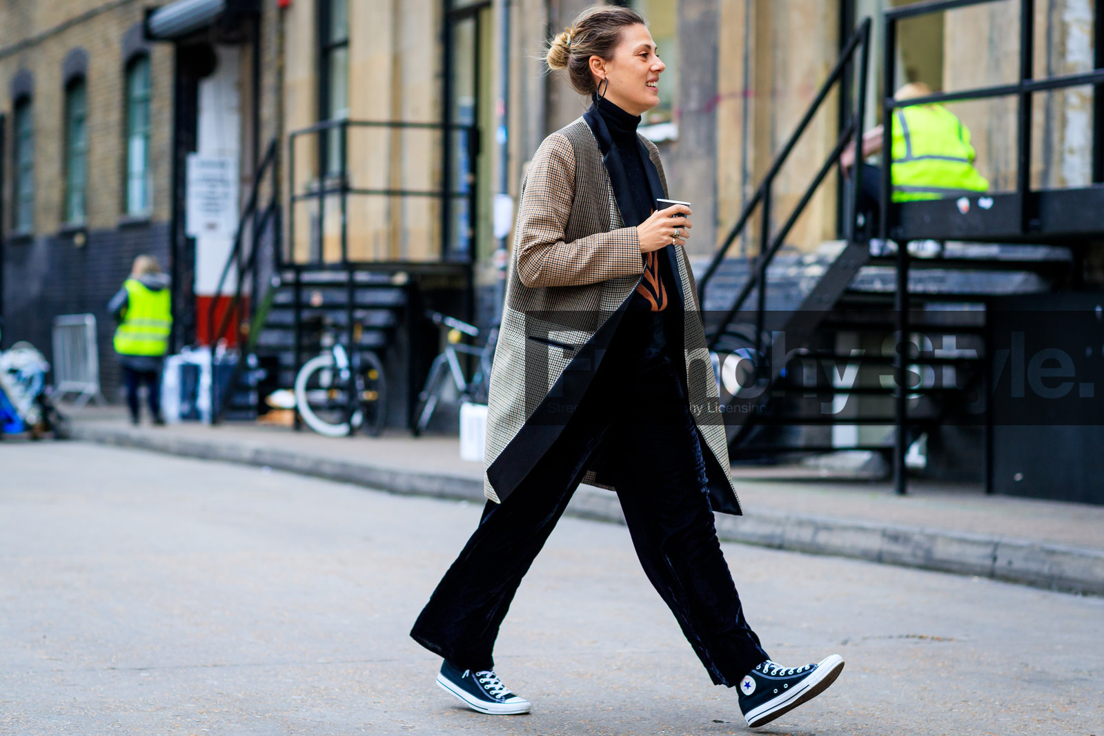 atmosphere details, AUTUMN WINTER 2017-2018, AW 17-18, black pants, black sneakers, black sweater, brown coat, converse, FALL WINTER 2017-2018, fashion week, frenchystyle, full length, FW, FW 17-18, graphic coat, horizontal, jonathan paciullo, LFW, LONDON, natalie hartley, street style, trousers