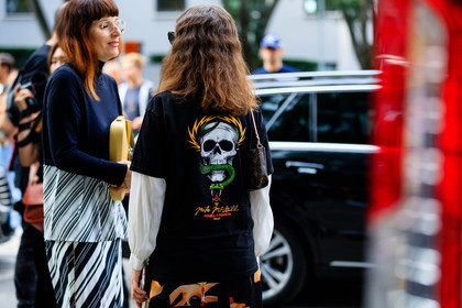 atmosphere details, back detail, black dress, black t shirt, detail, fashion week, frenchystyle, FW, geometric, graphic dress, horizontal, jonathan paciullo, leather bag, MFW, MILAN, printed dress, SPRING SUMMER 2017, SS 17, street style, stripes, yellow bag