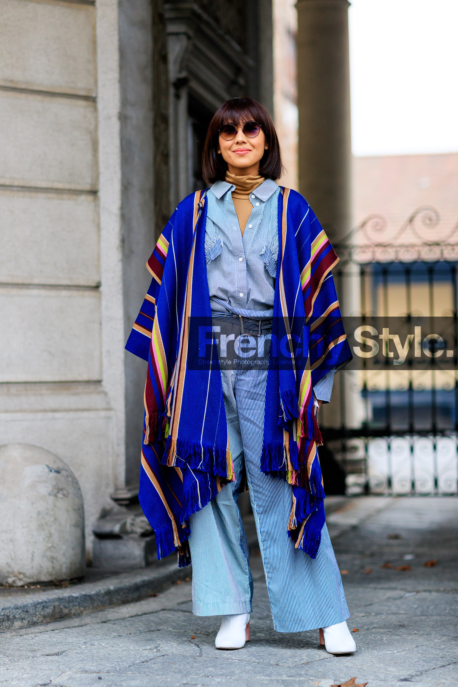AUTUMN WINTER 2017-2018, AW 17-18, blue cardigan, blue jacket, blue pants, blue shirt, FALL WINTER 2017-2018, fashion week, frenchystyle, full length, FW, FW 17-18, geometric, graphic shirt, jonathan paciullo, leather shoes, liz yu, MFW, MILAN, poncho, street style, striped pants, striped shirt, stripes, sunglasses, tone on tone, total look blue, trousers, vertical, white boots