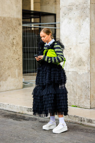 ruffle dress, longdress, black dress, tulle dress, braided hair, blond hair, stripes poloshirt, fluo green pouch, white platform sandals, white socks, chloe king, street style, jonathan paciullo, FW, frenchystyle, fashion week, AUTUMN WINTER 2022-2023, FALL WINTER 2022_2023, FW 22-23, PFW, PARIS, full length, vertical