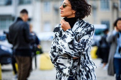 atmosphere details, AUTUMN WINTER 2016-2017, AW 16-17, black, black and white, detail, FALL WINTER 2016-2017, fashion week, frenchystyle, FW, FW 16-17, horizontal, jonathan paciullo, LFW, LONDON, MENSWEAR, printed coat, street style, sunglasses, yasmine sewell