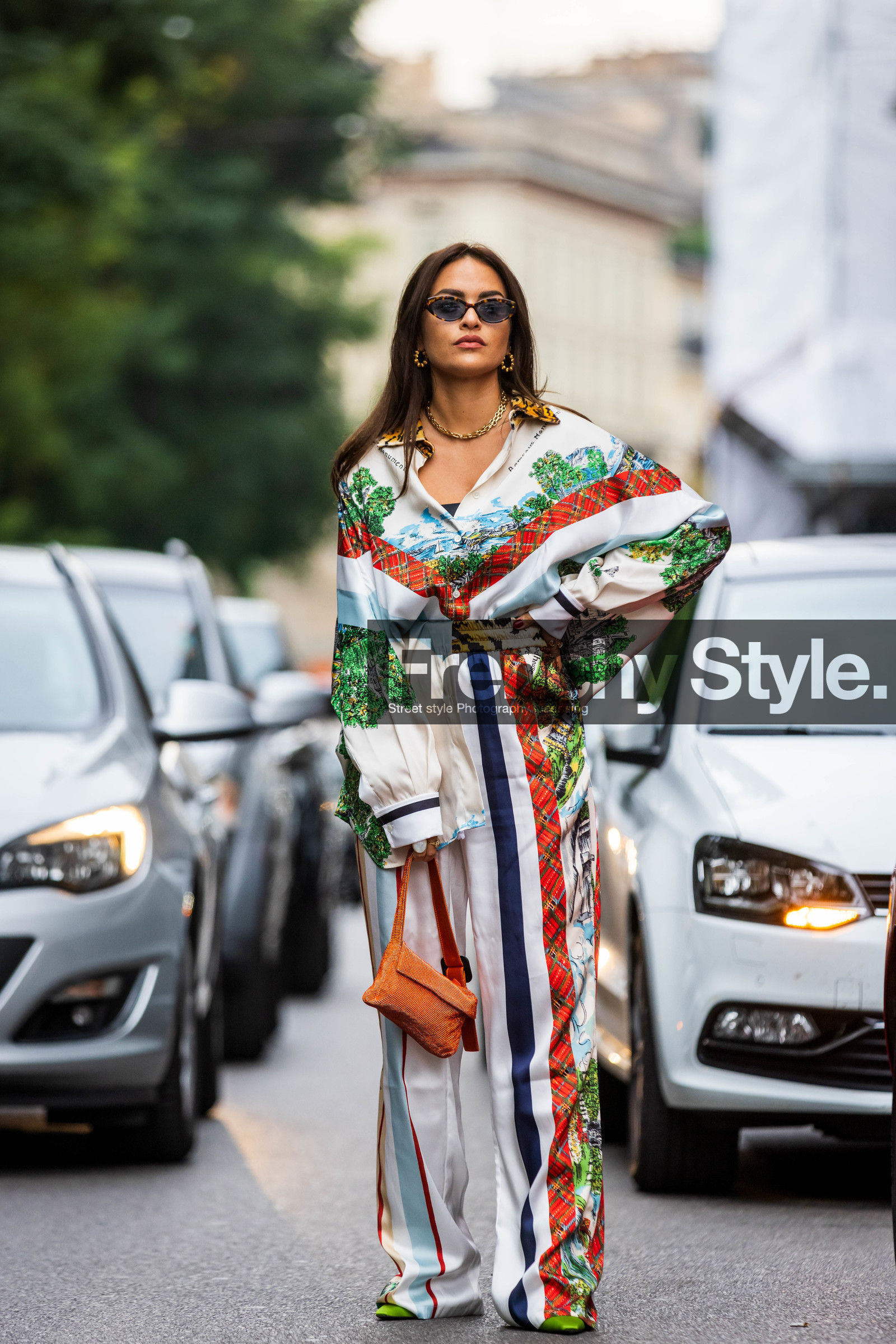 bag, color, colored pants, colored shirt, fluid pants, fluid shirt, Giulia Andrea Gaudino, green shoes, multicolor, orange bag, pants, print, printed pants, shiny bag, shirt, small bag, striped pants, stripes, sunglasses, tortoise sunglasses, white pants, white shirt, fashion week, frenchystyle, FW, jonathan paciullo, street style, SPRING SUMMER 2022, SS 22, MFW, MILAN, vertical, full length
