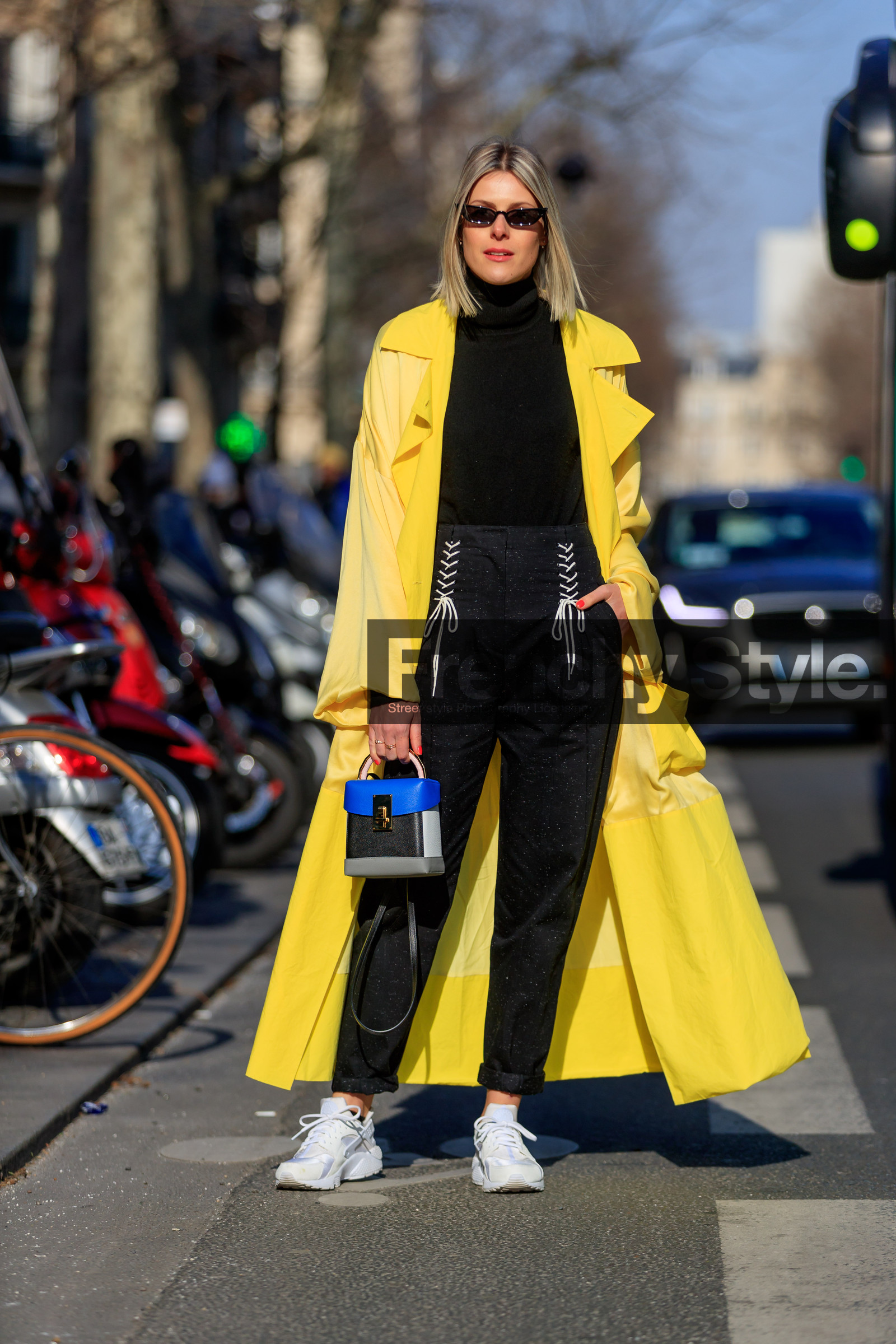 black pants, black turtleneck, blue bag, christian dior, graphic bag, leather bag, leather shoes, printed bag, sunglasses, trousers, white sneakers, yellow coat, street style, jonathan paciullo, FW, frenchystyle, fashion week, PFW, PARIS, AUTUMN WINTER 2018-2019, FALL WINTER 2018-2019, FW 18-19, vertical, full length, sofie valkiers