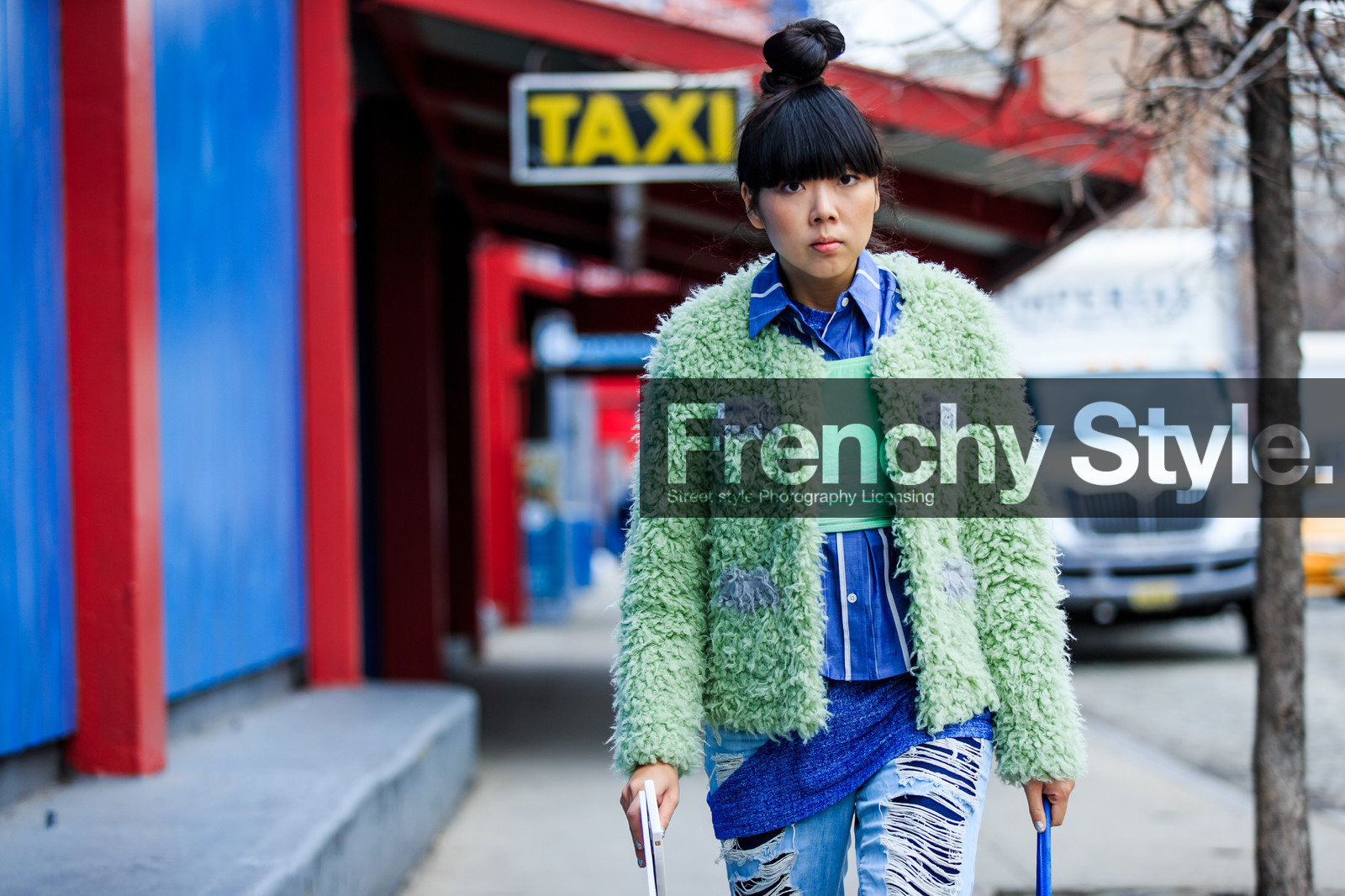 atmosphere details, AUTUMN WINTER 2016-2017, AW 16-17, blue bag, blue denim, blue shirt, denim pants, detail, fashion week, frenchystyle, fur jacket, FW, FW 16-17, glitter, green fur, green jacket, high heels, horizontal, jeans, jonathan paciullo, leather bag, leather boots, NEW YORK, NYFW, ripped pants, shiny boots, silver heels, silver shoes, street style, striped shirt, susie lau, trousers, woman