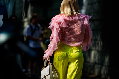 lace, leather bag, pink top, ruffles, trousers, white bag, yellow pants, street style, jonathan paciullo, FW, frenchystyle, fashion week, MFW, MILAN, SPRING SUMMER 2019, SS 19, atmosphere details, horizontal, detail