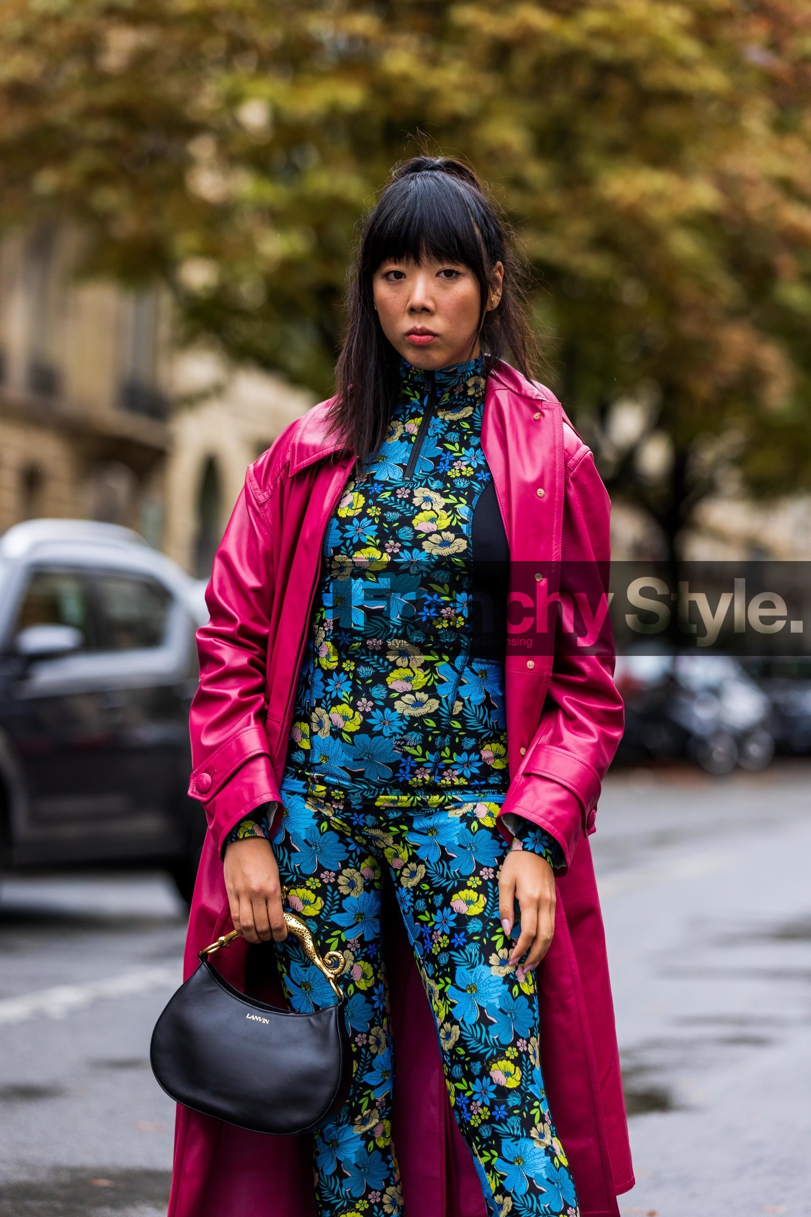 bag, black bag, blue jumpsuit, blue legging, blue top, coat, floral print, flower, jumpsuit, lanvin bag, leather bag, leather coat, legging, pink coat, print, printed jumpsuit, printed legging, printed sandals, printed top, Susie Lau, top, fashion week, frenchystyle, FW, jonathan paciullo, street style, PFW, PARIS, SPRING SUMMER 2022, SS 22, vertical, atmosphere details