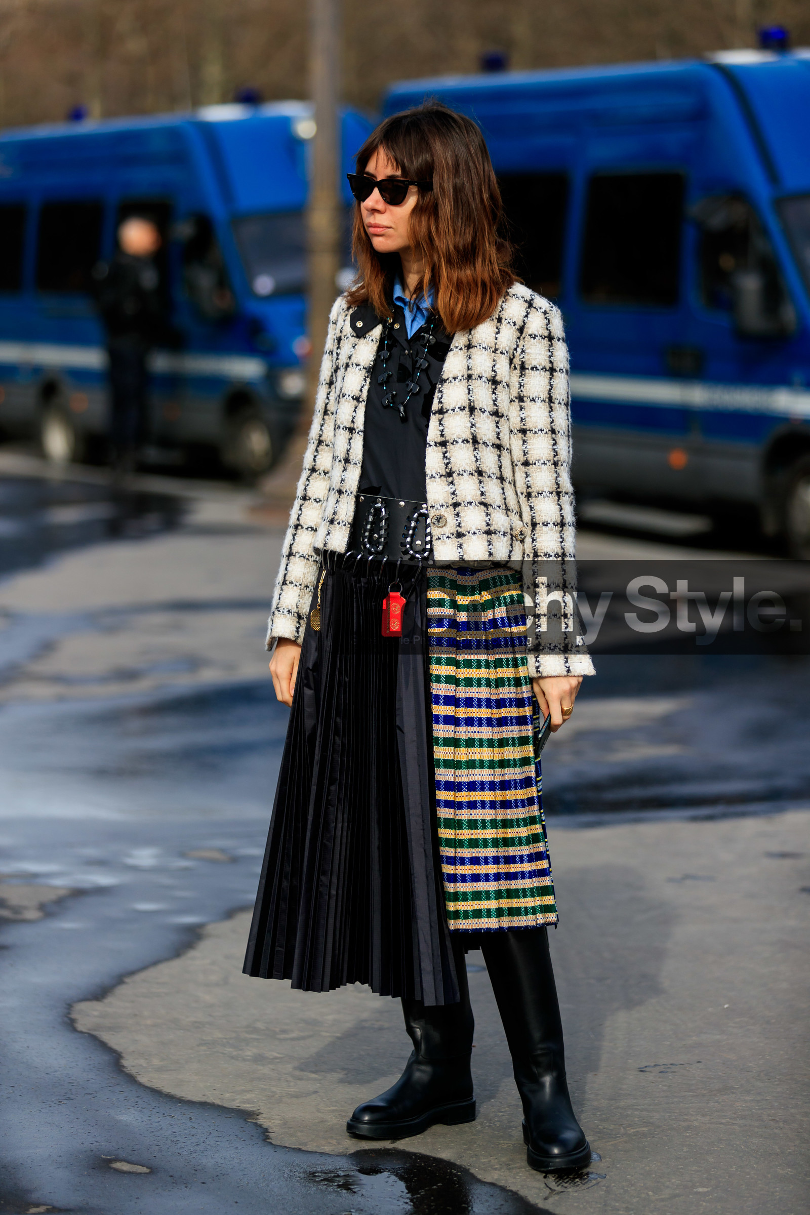 natasha goldenberg, white jacket, tweed jacket, black jacket, black skirt, black leather belt, black leather boots, black polo shirt, blue polo shirt, black sunglasses, celine sunglasses, chopova lowena skirt, chopova lowena belt, pleated skirt, asymetrical skirt, checked skirt, belted skirt, green skirt, blue skirt, yellow skirt, mid long skirt, chanel jacket, flat boots, high boots, fashion week, frenchystyle, FW, jonathan paciullo, street style, PFW, PARIS, vertical, full length